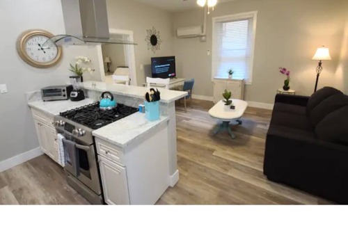 Downtown Condo | Charming Vintage Downtown Gem