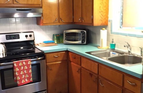 Vero Beach Cottage | CHARMING VINTAGE-RETRO FLORIDA COTTAGE.CAREFREE 'BEACH BLANKET BUNGALOW'