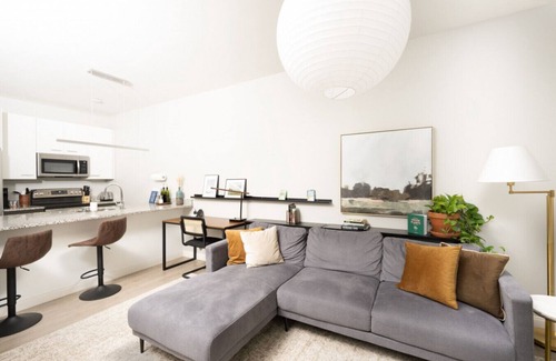 Fifth Ward Apartment | Charming Walker's Point Apt with Balcony