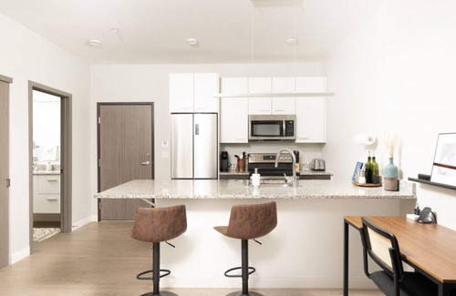 Fifth Ward Apartment | Charming Walker's Point Apt with Balcony