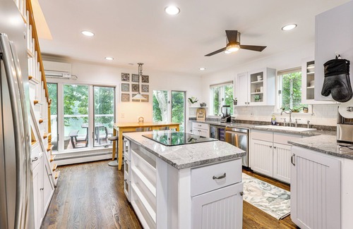Waterford House | Charming Waterford Home w/Dock on Niantic River!