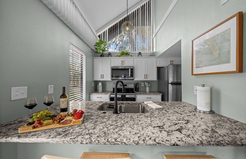 Crystal River Condo | Charming Waterfront Retreat - Scalloping - Dock Access - Pool - AC - King Bed!
