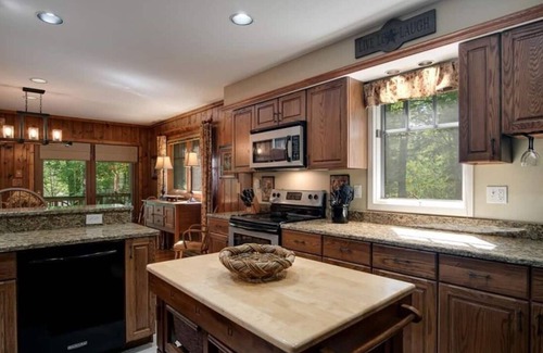 Lake Toxaway House | Charming Waterfront 4-Bedroom Lake Home on Beautiful Lake Toxaway
