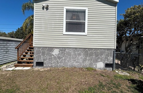 Homosassa House | Charming Waterfront 2-bedroom mobile home in Old Homosassa with direct access!