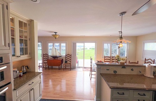 Cambridge House | Charming, waterfront 3-bedroom house in lovely Cambridge with AC, WiFi