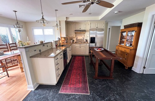 Cambridge House | Charming, waterfront 3-bedroom house in lovely Cambridge with AC, WiFi