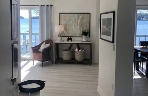 Trevett House | Charming Waterfront Cottage