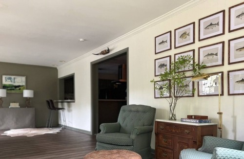Rockford House | Charming Waterfront Cottage on Lake Mitchell
