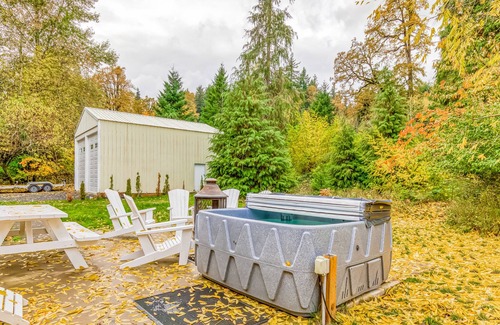 Stevenson House | Charming waterfront home with hot tub & WiFi - across from Rock Cove