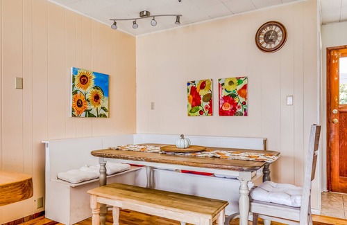 Stevenson House | Charming waterfront home with hot tub & WiFi - across from Rock Cove