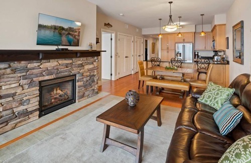 Sandpoint Condo | Charming Waterfront Seasons Condo: Heated pool, hot tub, Spa, Marina, Beach