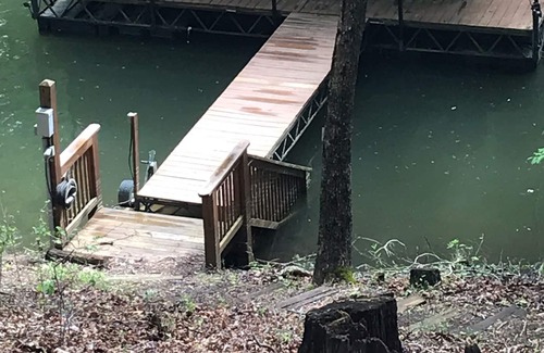 Gainesville House | Charming Waterfront Lake Lodge in the Heart of Gainesville