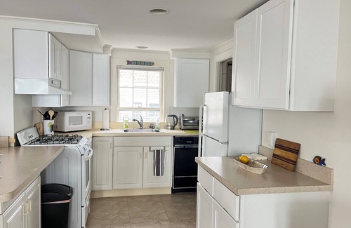 Gloucester Apartment | Charming Waterfront 1 bedroom apartment in wonderful E. Gloucester with WiFi, AC