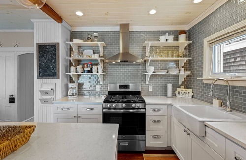 Portsmouth House | Charming Waterfront Oasis Minutes from Newport with hot tub!