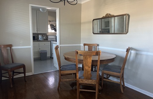 Valley Glen House | Charming, Well Appointed Suburban Bungalow with Grassy Yard