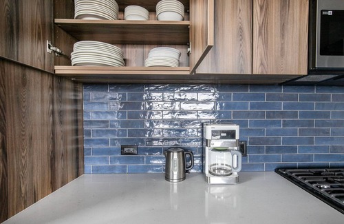 Near West Side Apartment | Charming West Loop 2BR w/Gym & Rooftop, nr Union Park, by Blueground