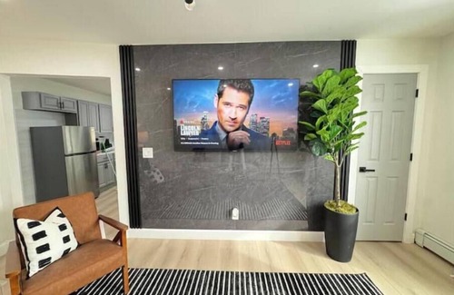 Amityville Apartment | Charming/WI-FI/Free parking/Family-Pet friendly/NY