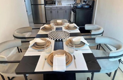 Amityville Apartment | Charming/WI-FI/Free parking/Family-Pet friendly/NY