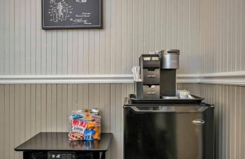 Calistoga House | Charming Wine Country Inn, Whole House Rental w/Private Suites, Walk to Wineries