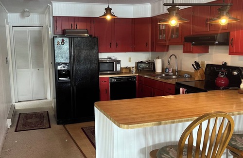 Mirror Lake Cottage | Charming YEAR ROUND 4-bedroom cottage on Lake Winnipesaukee
