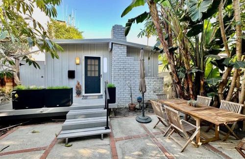Venice House | Charming Zen Venice Beach 3BR Home w/Patio & W/D