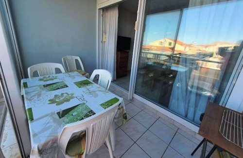 Sainte-Marie-la-Mer Apartment | CharmingT2 apartment with side sea view