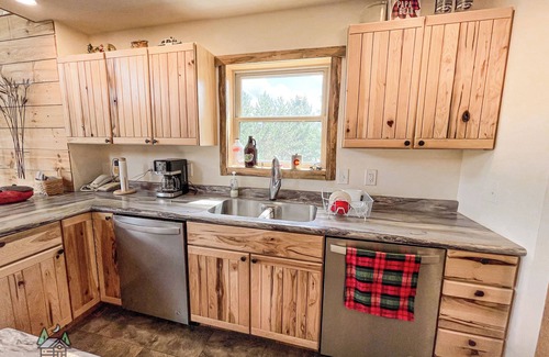 Phillips House | Chase Creek Lodge - Adventure here, rustic 3-bedroom at the edge of the state forest