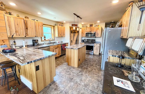 Phillips House | Chase Creek Lodge - Adventure here, rustic 3-bedroom at the edge of the state forest