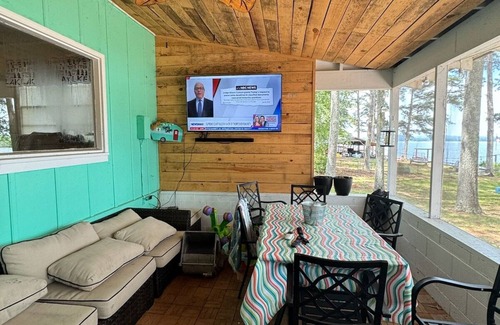Cedar Bluff Cabin | Chasing Dreams Cottage located on Beautiful Weiss Lake