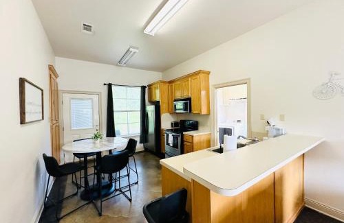 Pine Grove Apartment | Chateau 12