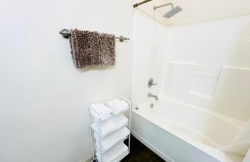 Pine Grove Apartment | Chateau 17