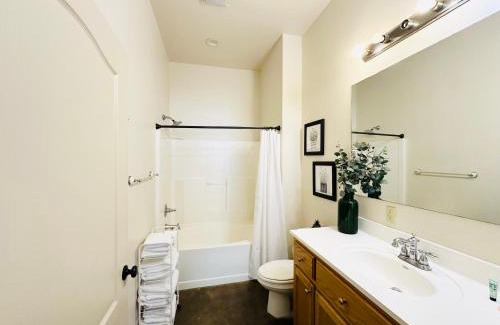Pine Grove Apartment | Chateau 2