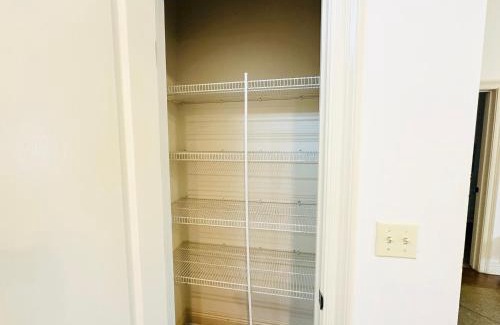 Pine Grove Apartment | Chateau 5