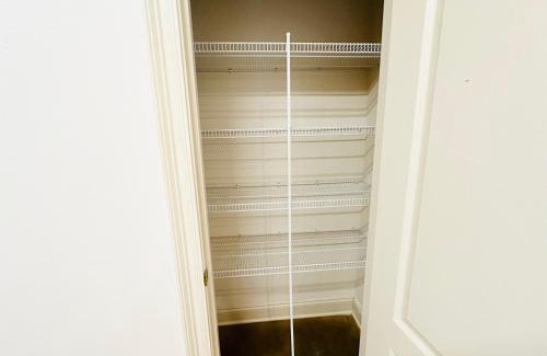Pine Grove Apartment | Chateau 7
