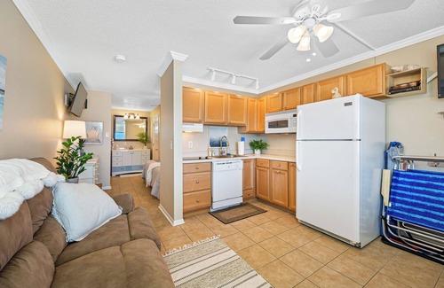 Belleair Beach Condo | Chateau 7W- Gulf-Front Retreat -Great rates!