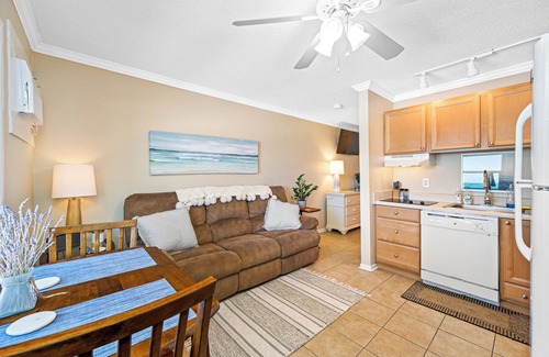 Belleair Beach Condo | Chateau 7W- Gulf-Front Retreat -Great rates!