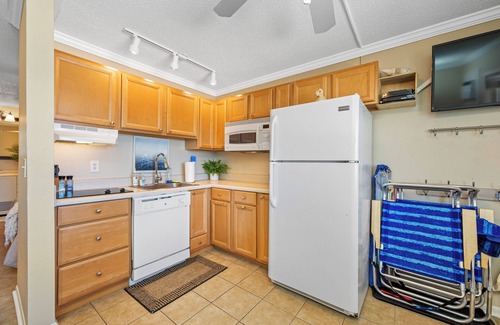 Belleair Beach Condo | Chateau 7W- Gulf-Front Retreat -Great rates!