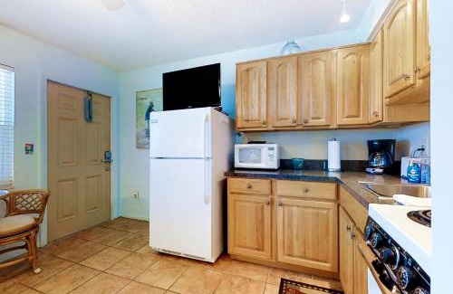 Belleair Beach Apartment | Chateau 8W