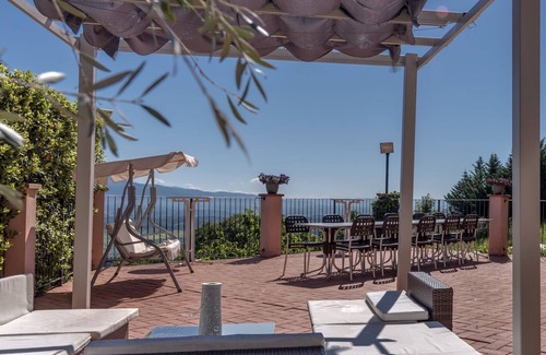 Neri House | Chateau / Country House