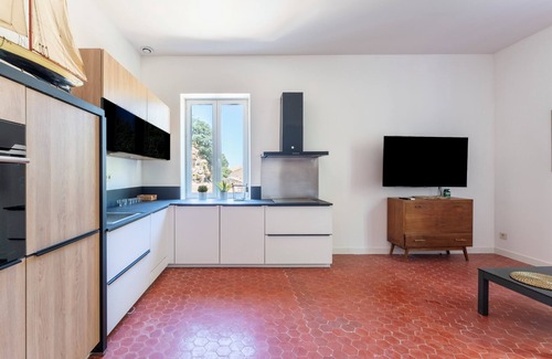 Miramas Apartment | Chateau de Couvent Apartment for 2 people next to the golf course