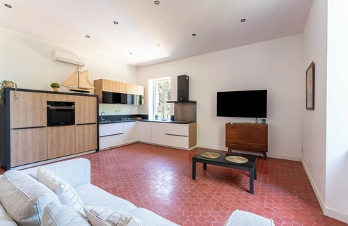 Miramas Apartment | Chateau de Couvent Apartment for 2 people next to the golf course