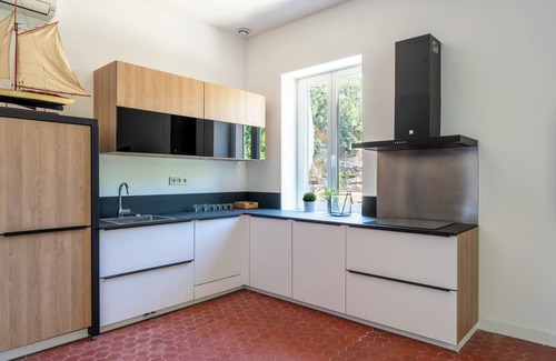 Miramas Apartment | Chateau de Couvent Apartment for 2 people next to the golf course