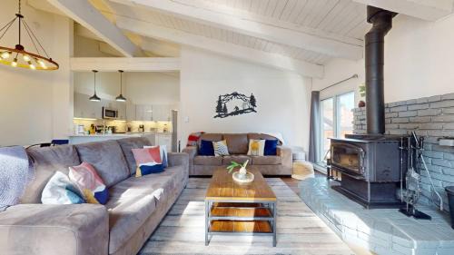 Mammoth Lakes Apartment | Chateau De Montagne #6 Condo