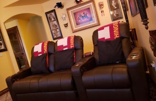 Flying Horse Bed & Breakfast | Chateau du Pikes Peak, a Tuscany Retreat