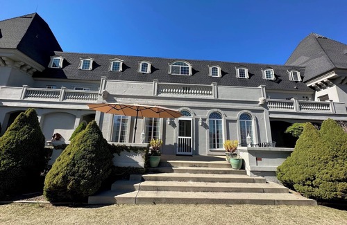 Ashland House | Chateau Herb ~ Miranda Carriage House Apt