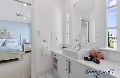 Aldinga House | Chateau “Home & Cottage” by Wine Coast Holidays - Offering the Full home and adjoining Cottage in one package.