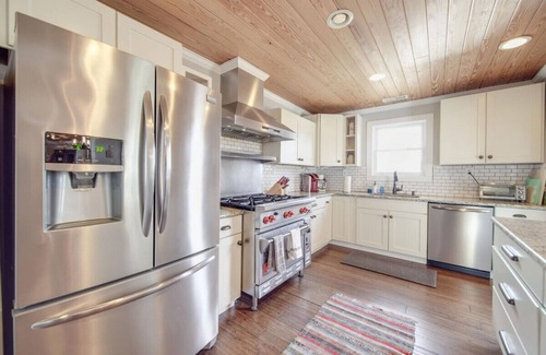 Paw Creek House | Chateau Merlot Lakefront Retreat—USNWC—Boat Rental!