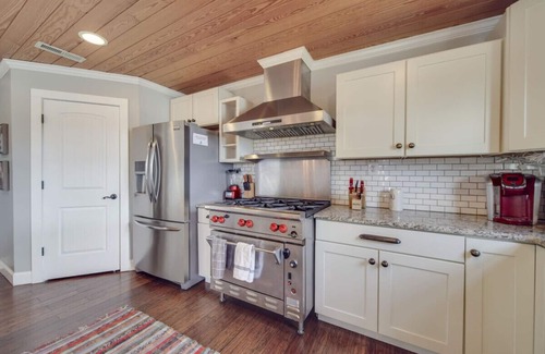 Paw Creek House | Chateau Merlot Lakefront Retreat—USNWC—Boat Rental!