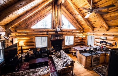 Greer Cabin | Chateau Relaxeau Cozy Log Cabin in the Woods