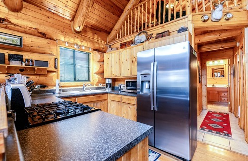 Greer Cabin | Chateau Relaxeau Cozy Log Cabin in the Woods